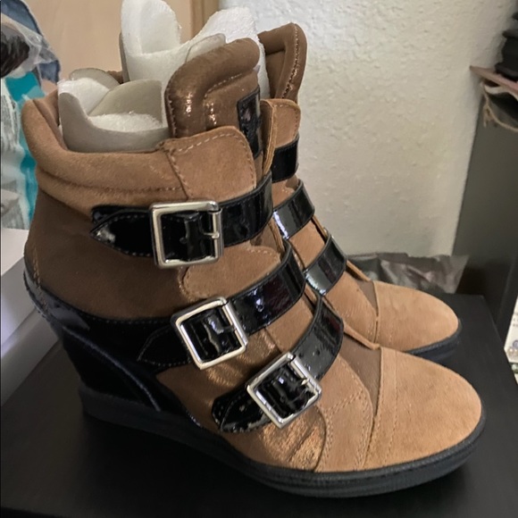 Guess booties worn once great preloved condition - Picture 2 of 6